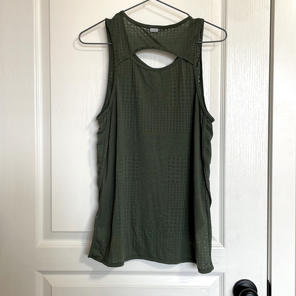 ๐ Mondetta Tank Top - Picture 2 of 2